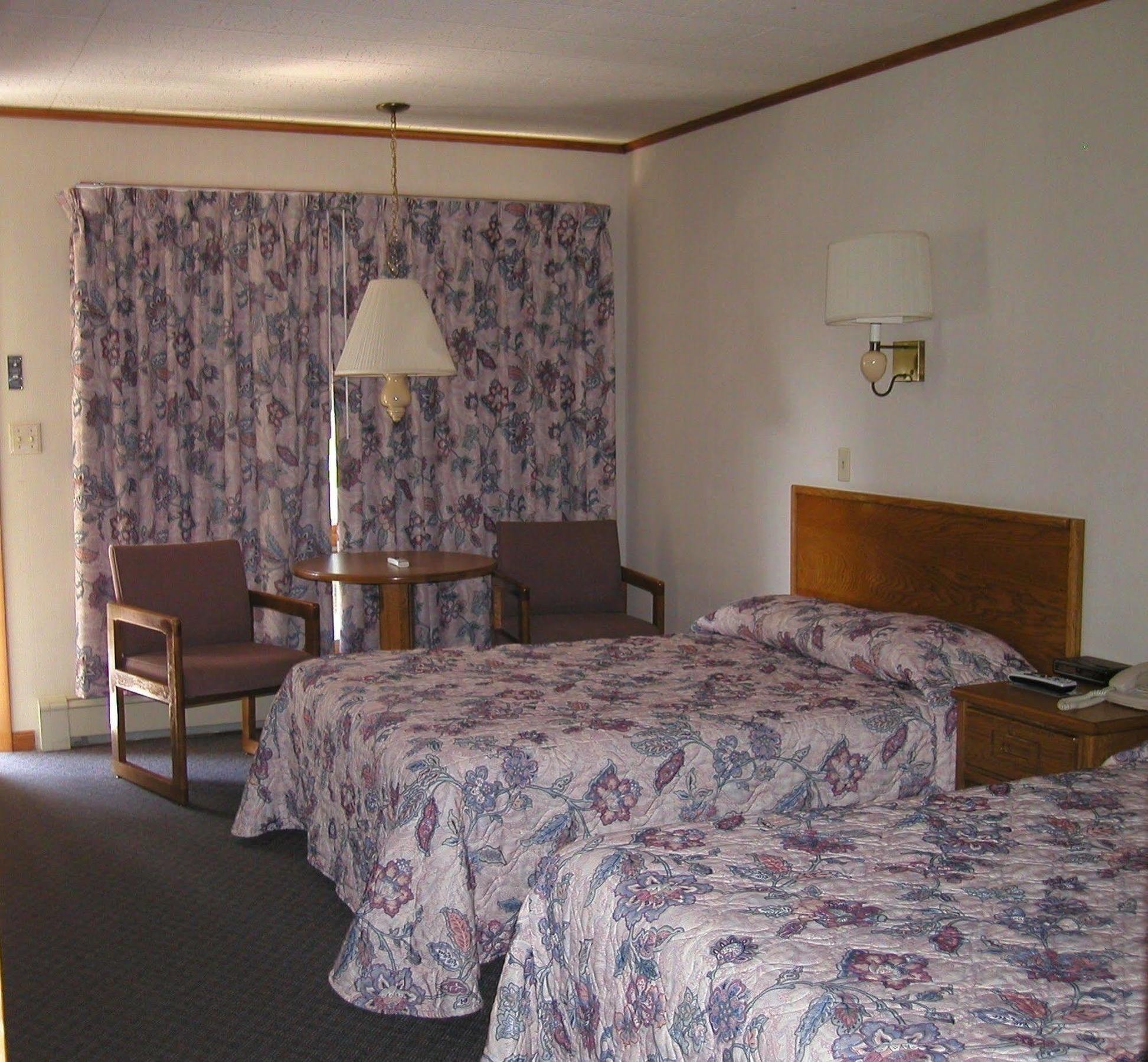 T-Bird Motor Inn Shelburne Exterior photo