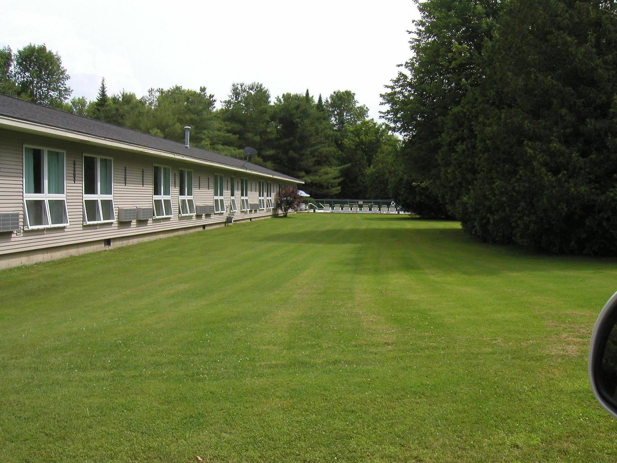 T-Bird Motor Inn Shelburne Exterior photo